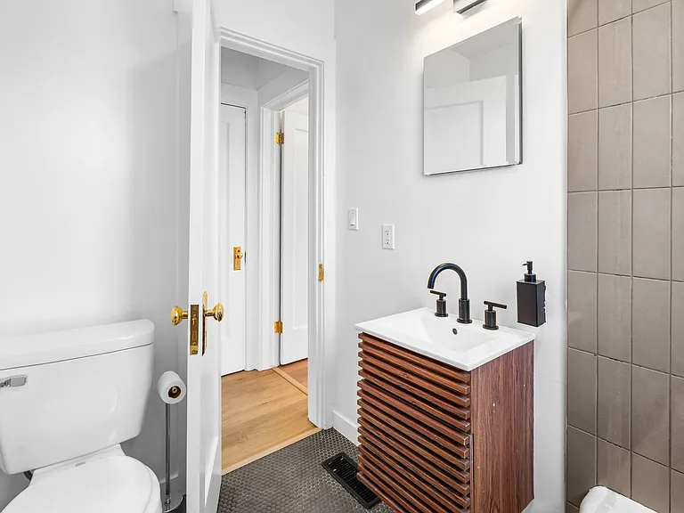 527 Mill St — Photo 14