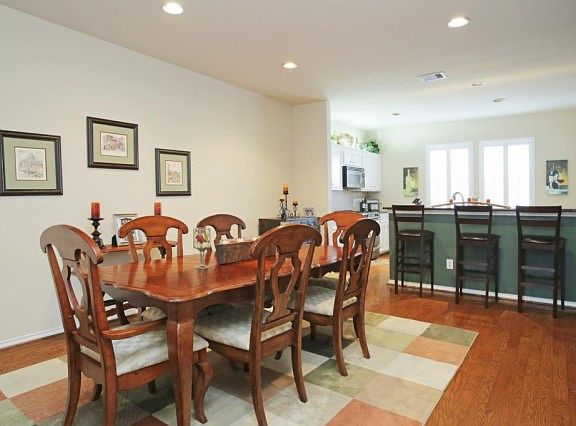 4th image of 3007 N Heights Hollow Ln
