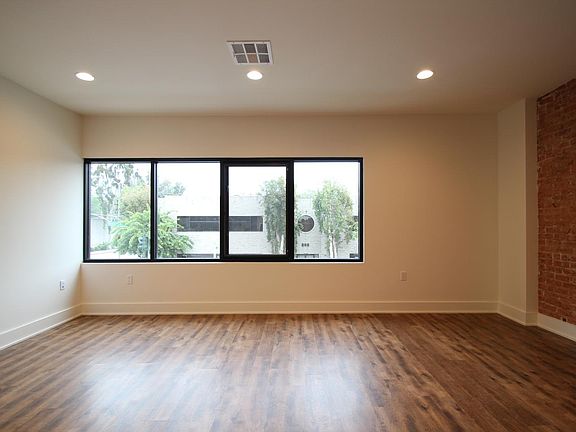 5th image of 897 N Fair Oaks Ave #897