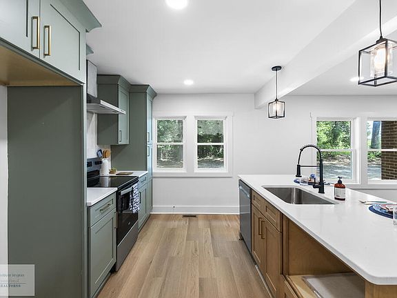 3rd image of 7136 Ward Rd
