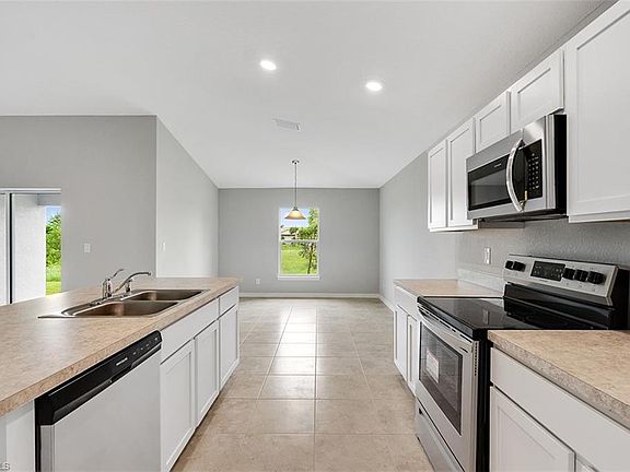 4th image of 4141 NE 8th Pl