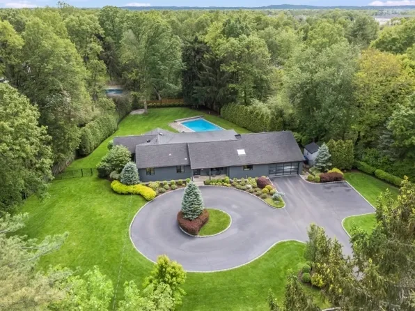 4 Creighton Dr, Livingston Twp., NJ 07039