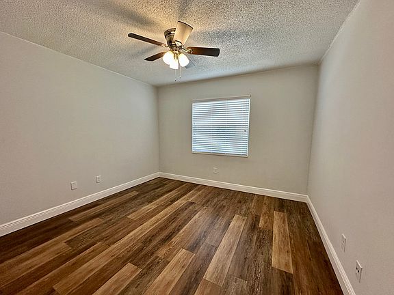 4th image of 12 Fawn Ln #A