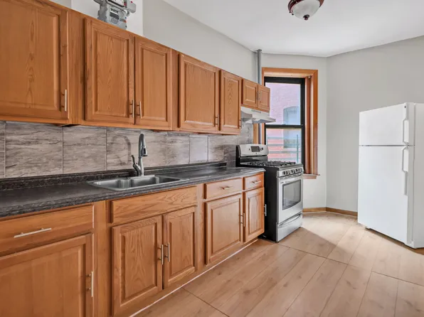 828 Gerard Avenue image 8 of 9