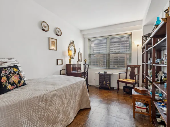 420 East 72nd Street image 7 of 8