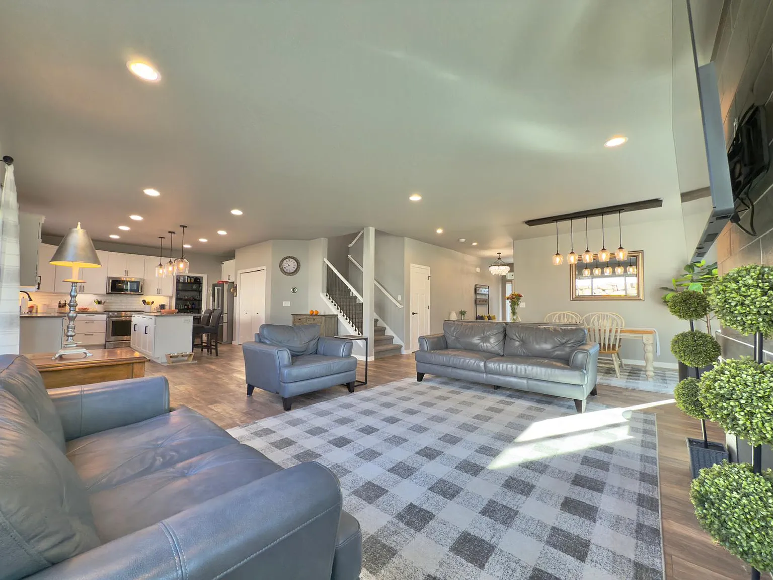 4 bed, 2.5 bath, 3114 sqft, $3,295 — Photo 3