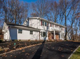 8 Tracy Ln, Morris Plains, NJ