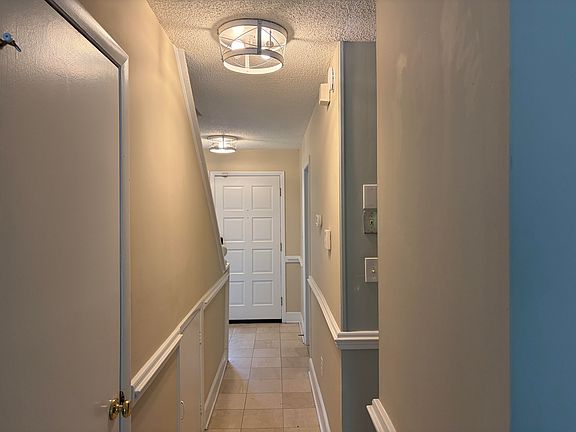 5th image of 102 Oak Tree Dr