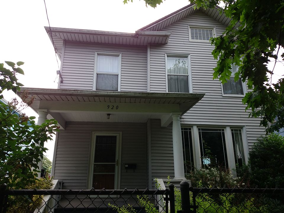 2nd image of 920 19th Ave