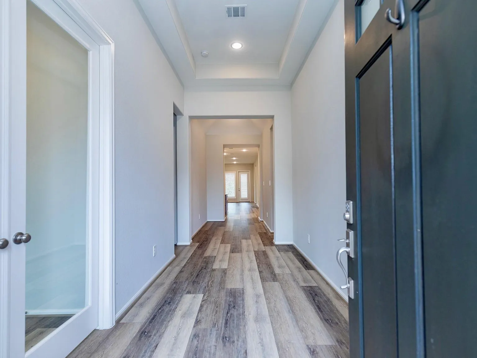 4 bed, 3.0 bath, 2432 sqft, $3,200 — Photo 3