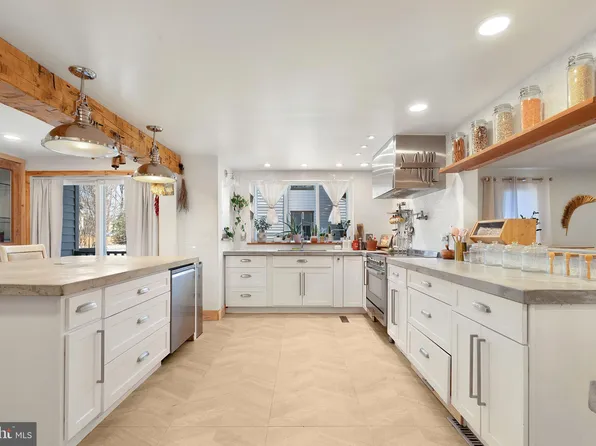 1409 Harvey Ave, Severn, MD 21144