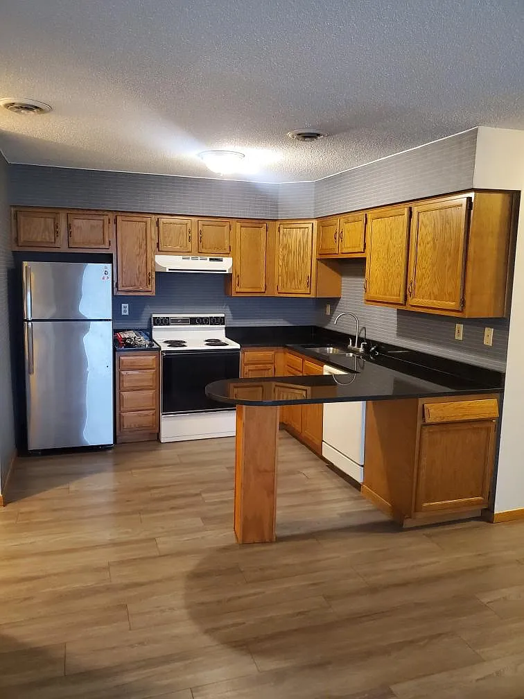 2 bed, 750 sqft, $985 — Photo 1