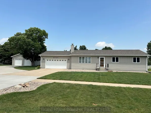 4222 Springview Dr, Grand Island, NE 68803