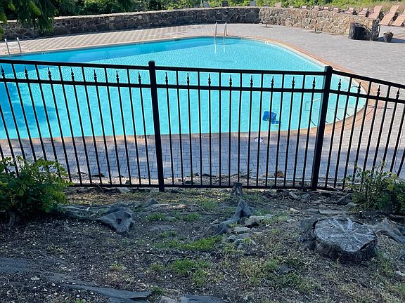 5th image of 12 Foxwood Dr #12B