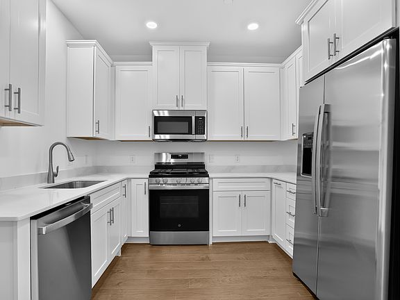Terraces Collectionat Hopewell Collins Kitchen 1of3 F1