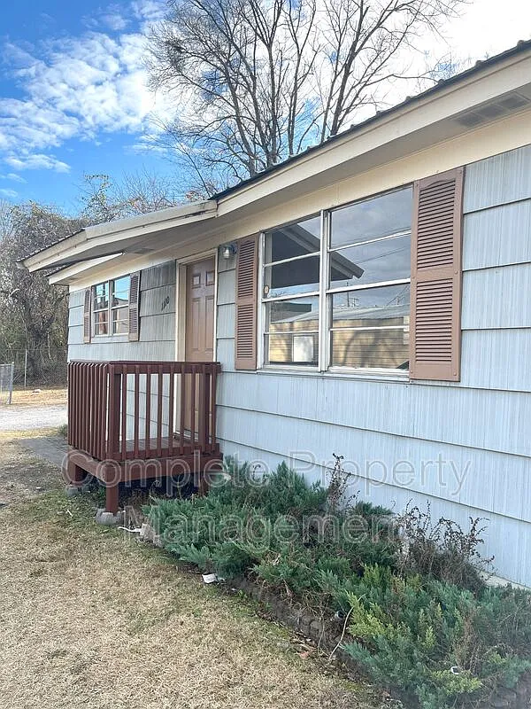 2 bed, 1.0 bath, 1680 sqft, $850 — Photo 1