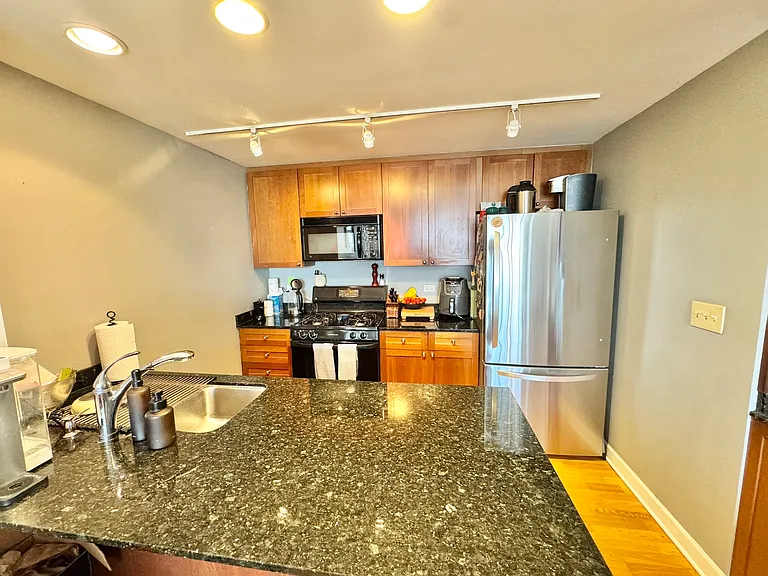 680 N Green St #706 — Photo 10