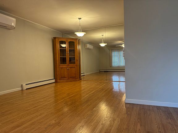 5th image of 141 Eastwood Ave #1