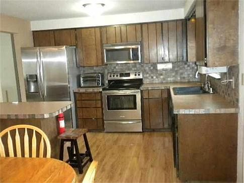 3rd image of 902 W 32nd Ave