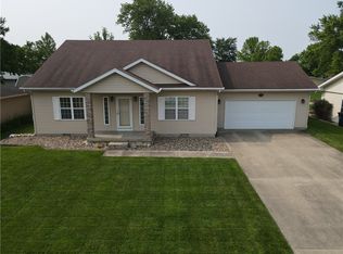 107 W Edgewood Ave, Effingham, IL 62401