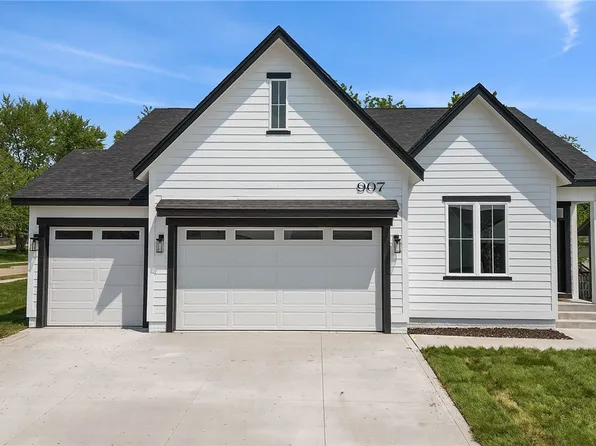 907 Roosevelt St, Polk City, IA 50226