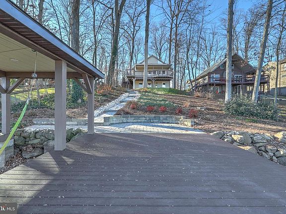 2nd image of 460 Lake Meade Dr