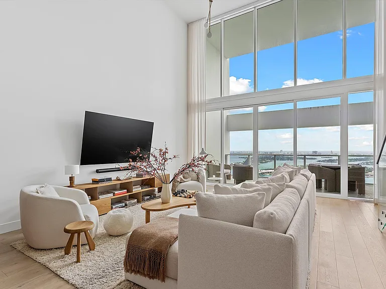 1040 Biscayne Blvd #4002 — Photo 10