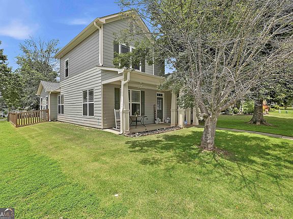3rd image of 91 Creekside Way
