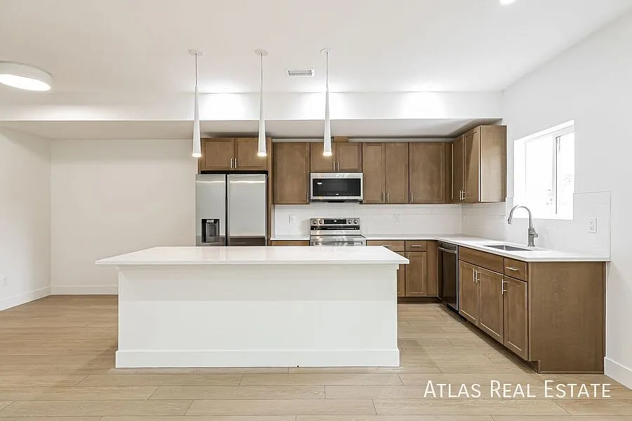 1-Month Free Rent Never-Lived-In 3bd/3ba In Denver Quartz Counters, Garage, Private Fenced Yard — Photo 4