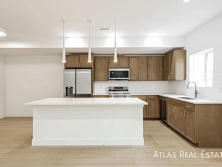 2740 W 2nd Ave — Photo 4