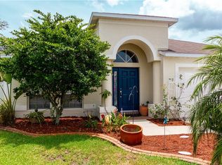 2705 Queen Alberta Dr, Valrico, FL 33596