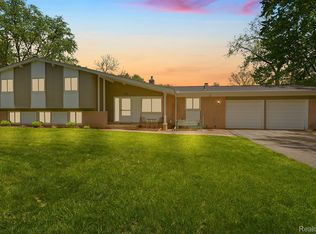 7271 Stonebrook Rd, West Bloomfield, MI 48322