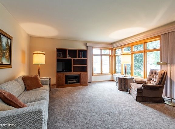 2nd image of 8809 S Melvina Ave