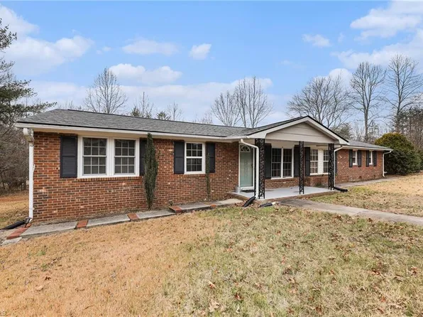 223 W Matthews St, Stoneville, NC 27048