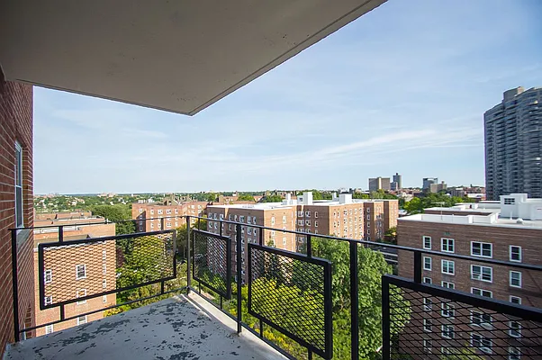 Rented by Rhona Realty | media 8