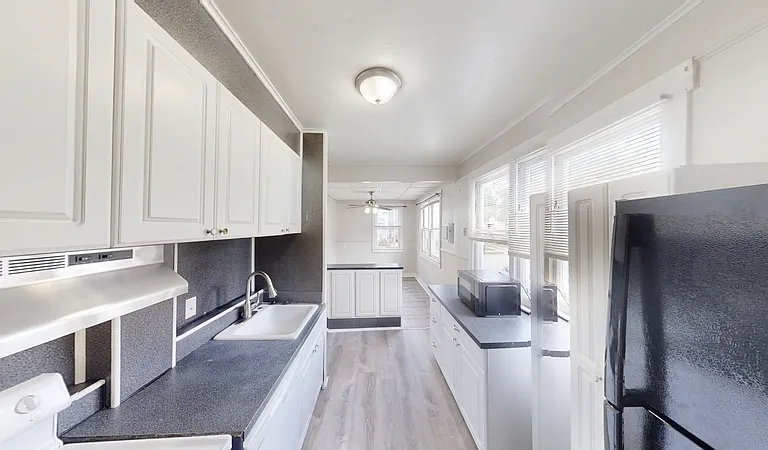 900 Woodlawn Ave — Photo 10