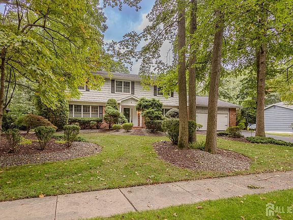 2nd image of 6 Burlington Ln