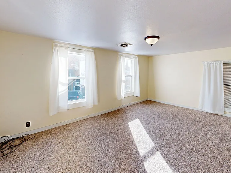 843 Water Ave — Photo 2