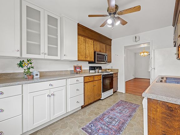 5th image of 135 Georgetown Grn