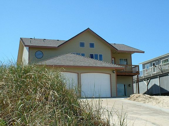 Street View (Ocean is back yard)