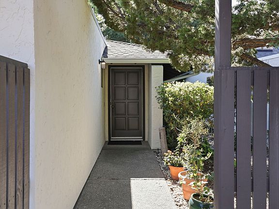 3rd image of 2463 Sharon Oaks Dr