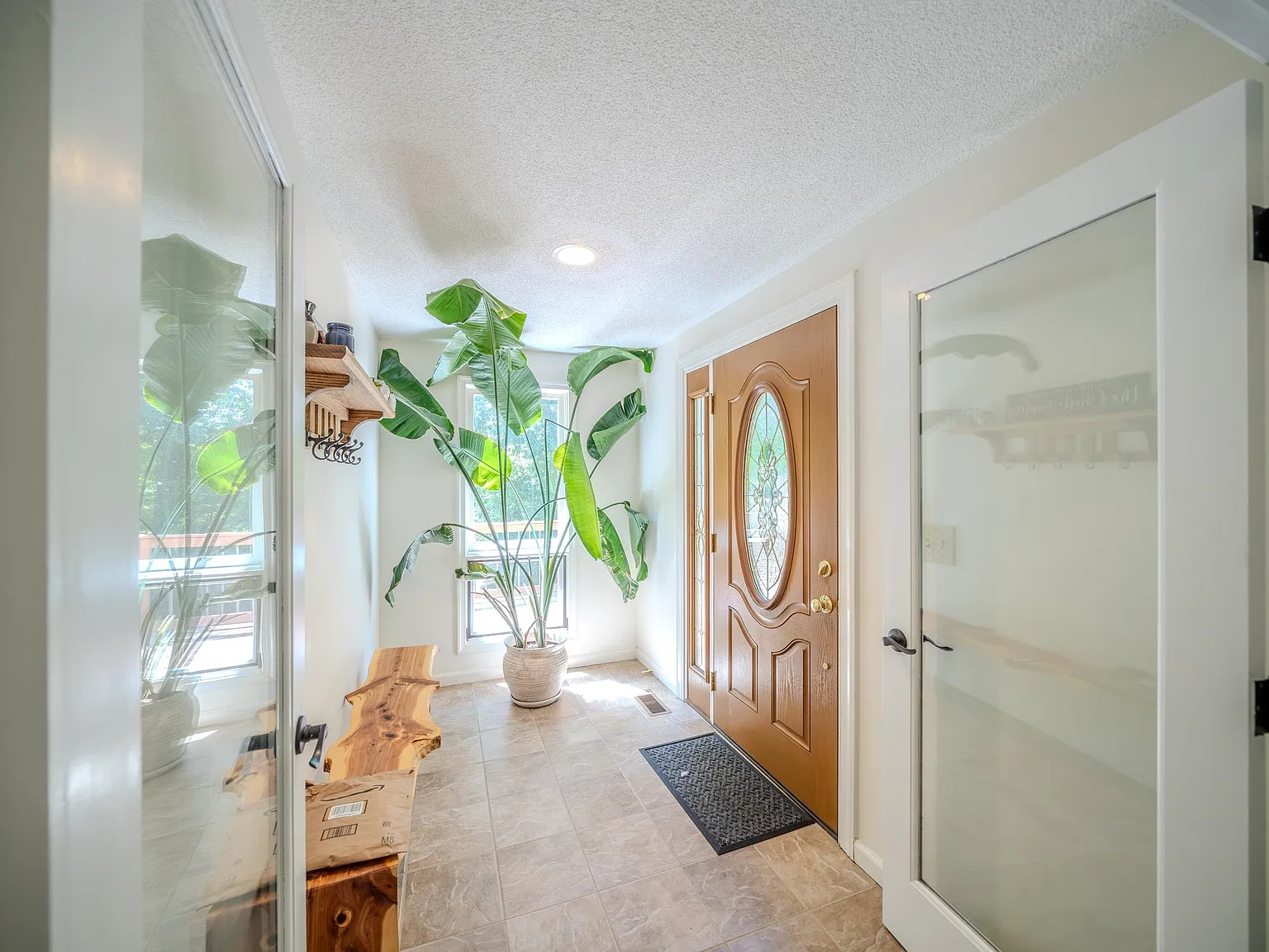 3 bed, 3.0 bath, 2348 sqft, $2,500 — Photo 3
