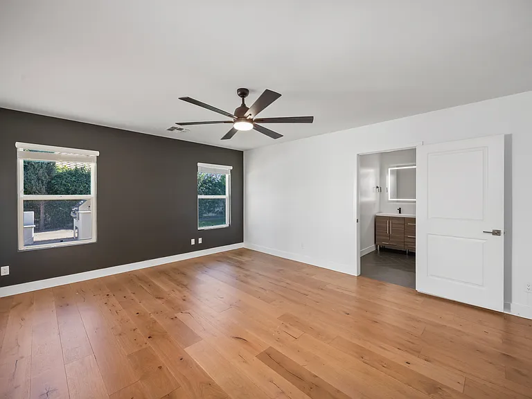 3247 E Roma Ave — Photo 15