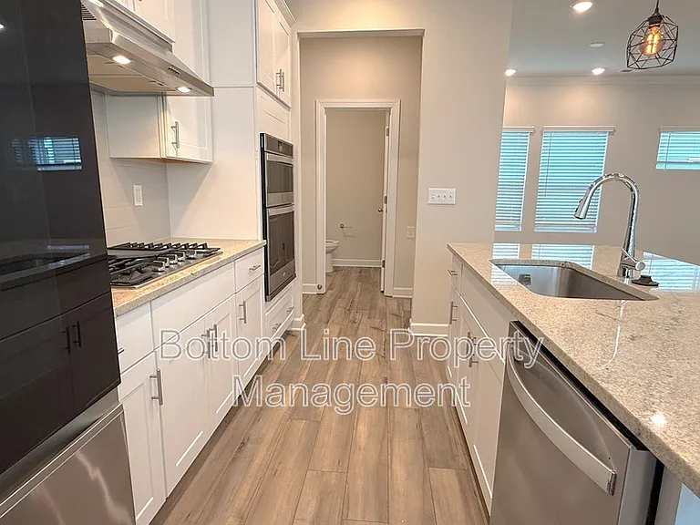 629 Cranford Dr — Photo 6