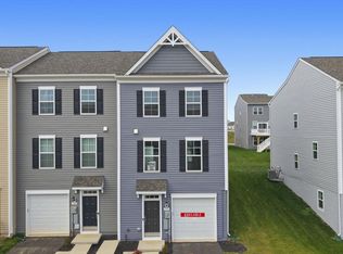 793 Lord Fairfax St, Charles Town, WV 25414