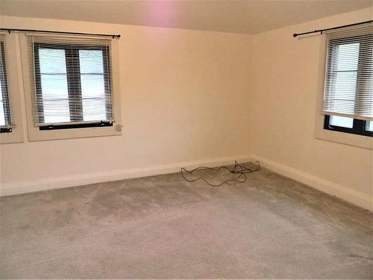 401 Greendale Ave — Photo 3