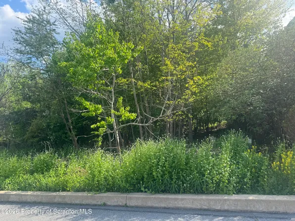Chatham Hill Cir, Clarks Summit, PA 18411