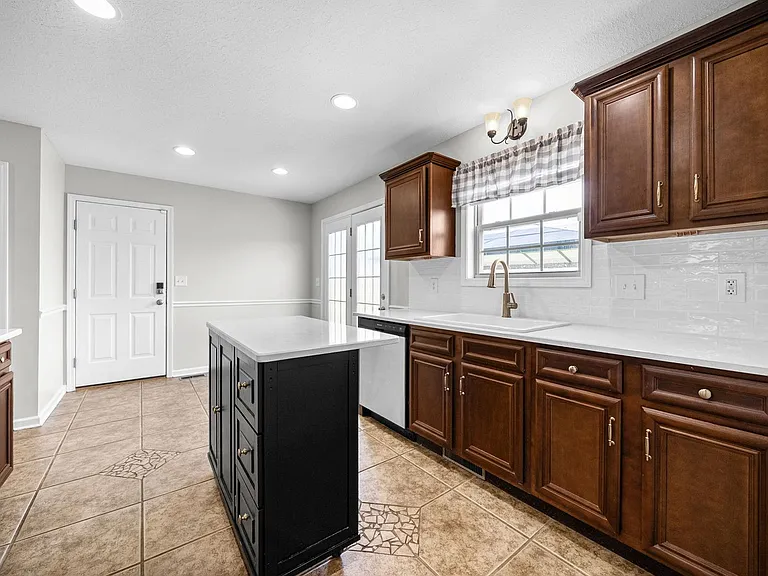 3569 Southwood Dr — Photo 14