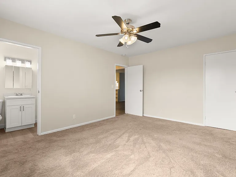 Melrose Place Apartments — Photo 21