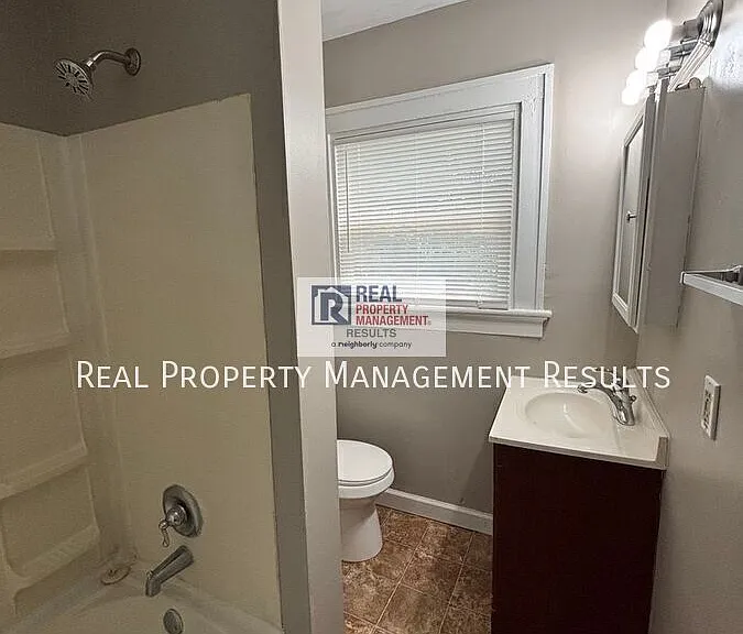 719 E Chandler Ave — Photo 14